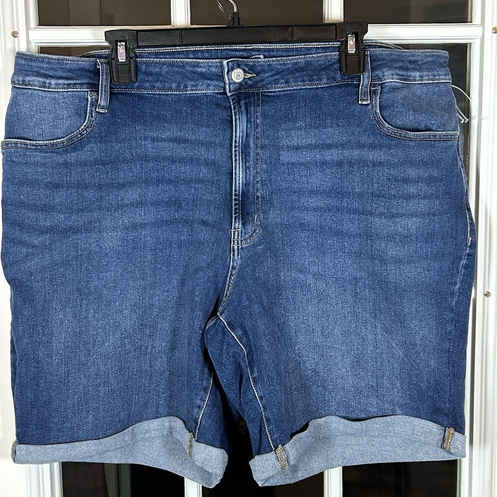 Old Navy High-Rise Wow Denim Shorts Size 22 Plus Medium Wash Cuffed 8" Inseam